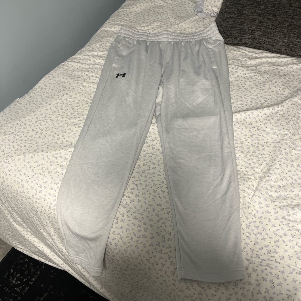 Under Armour men’s Gray Sweata